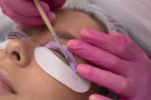 Lash Lift and Brow Tint: What to Expect Your First Time