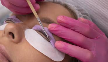 Lash Lift and Brow Tint: What to Expect Your First Time
